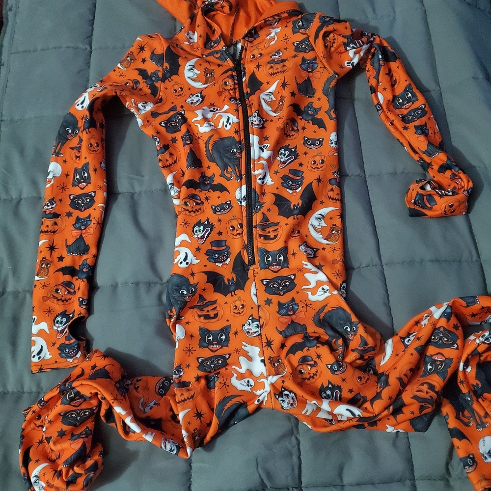 Blackmilk Trick or Treat snugglesuit - Picture 4 of 9
